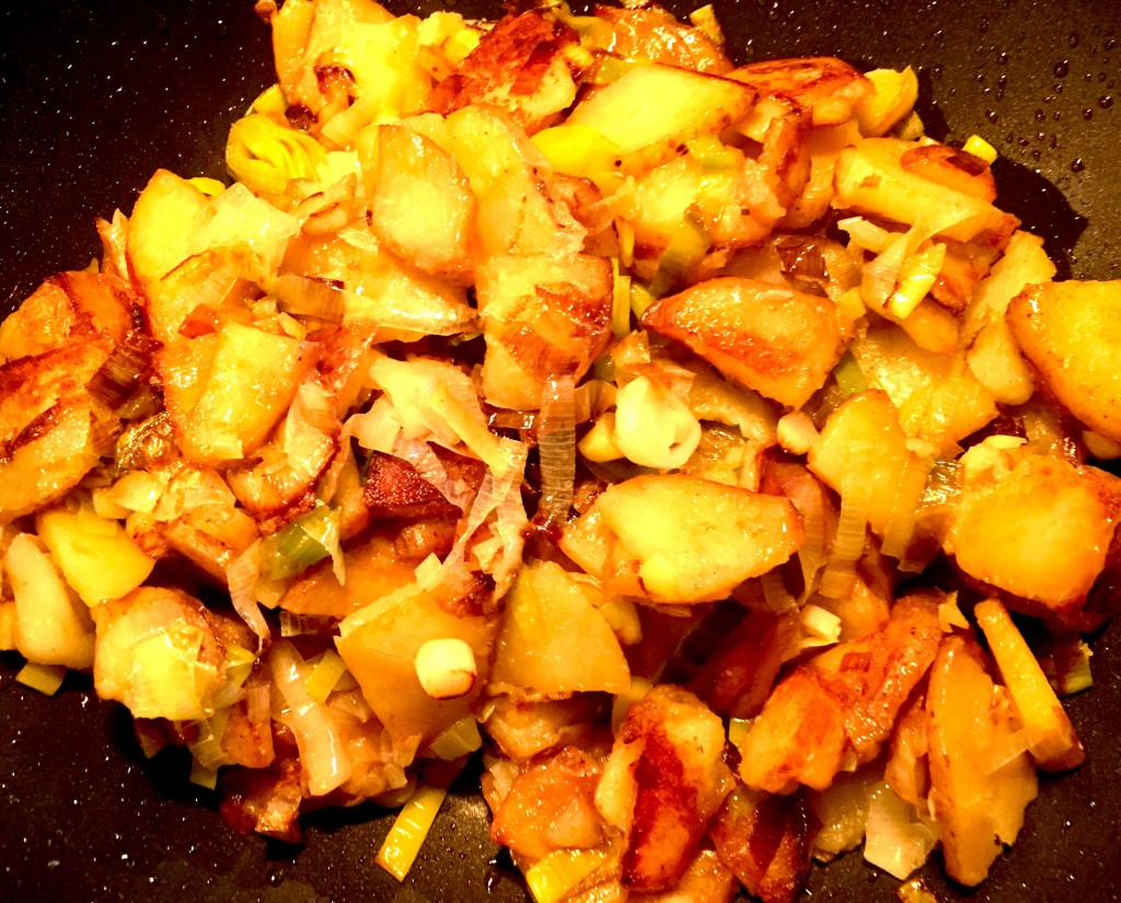 Scrumptious and hearty leek & potato hash