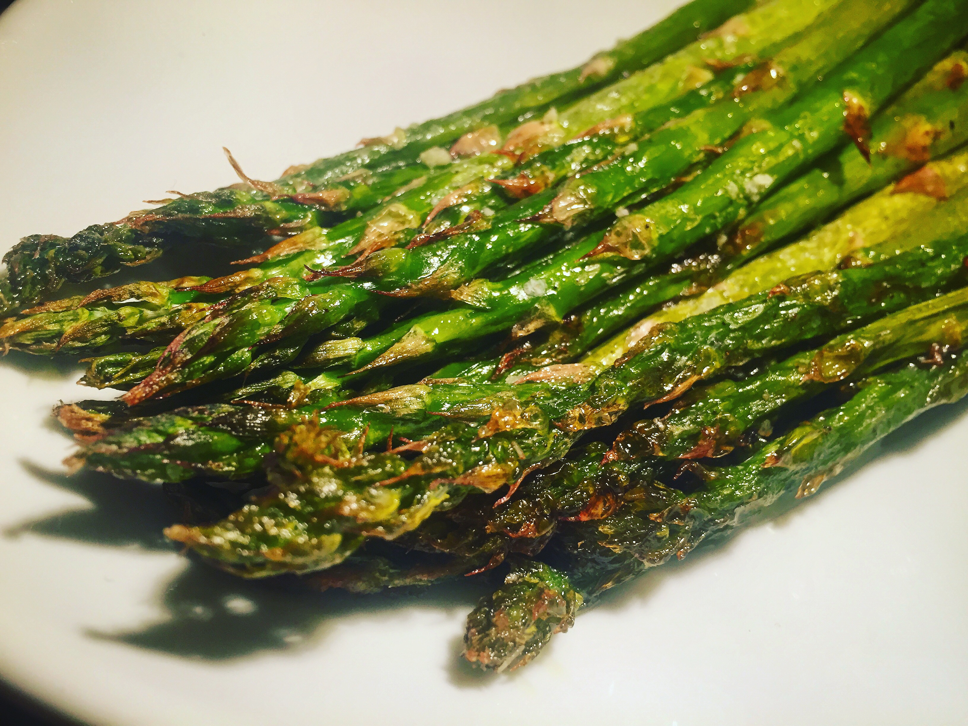 Simple & irresistibly delicious roasted asparagus